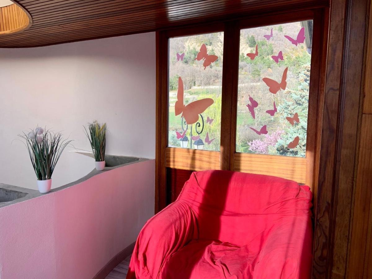 Le Pidanoux Hotel แซ็งต์-จูเลียง-ดู-แวร์ดง ภายนอก รูปภาพ